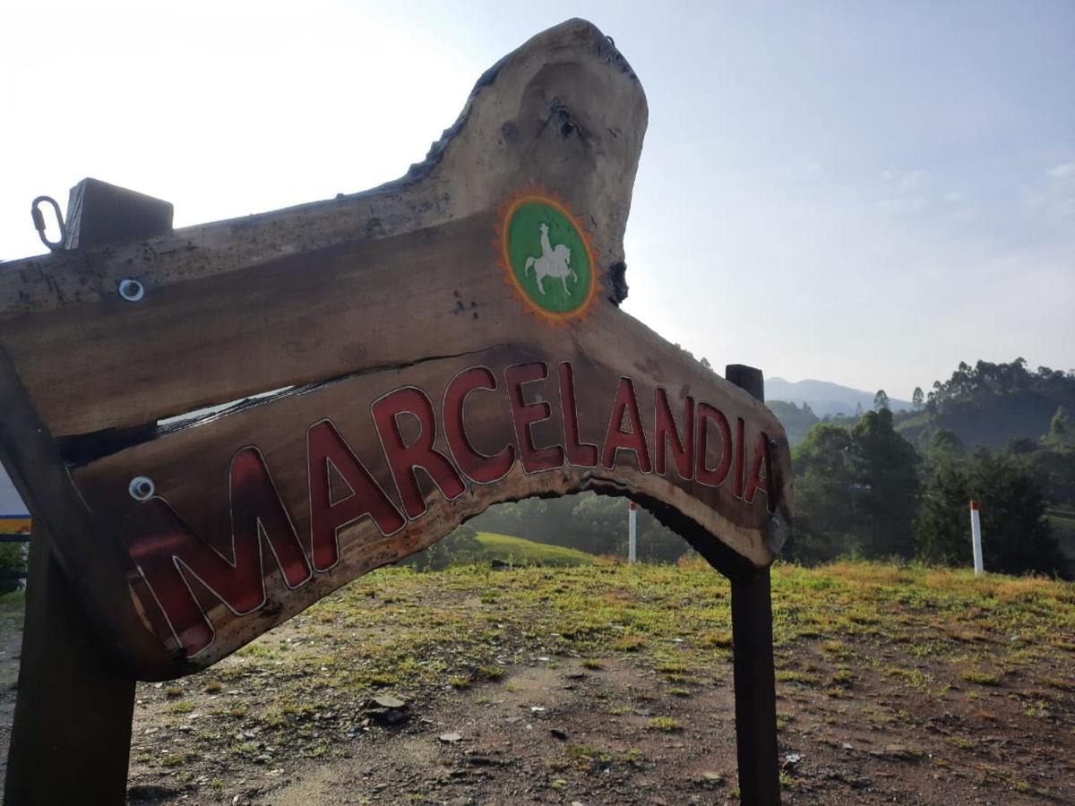 Finca Recreacional Marcelandia Санта Роса де Кабал Екстериор снимка