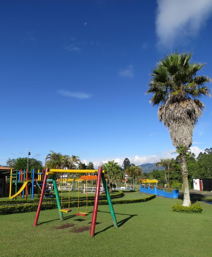 Finca Recreacional Marcelandia Санта Роса де Кабал Екстериор снимка